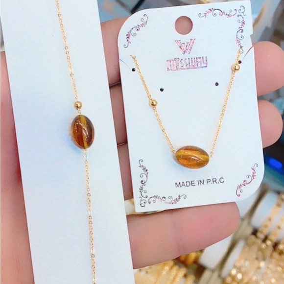 Beautiful accessories in gold or silver necklace plus I do have a bracelets too - Picture 2 of 3